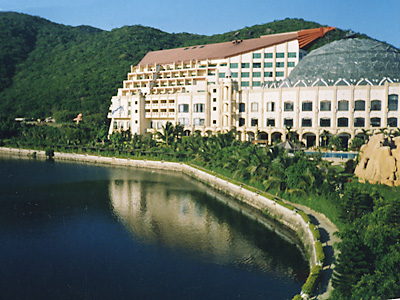 Отель «Universal» в фешенебельной бухте Ялунвань
