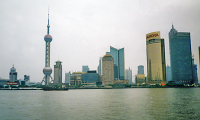 Шанхай. Вид на роскошный район Пудун и телебашню «Жемчужина Востока»