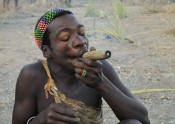 охотник Хатсабе курящий марихуану
