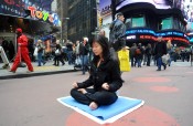 медитация на Таймс Сквер