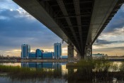 Под мостом