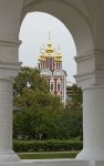Церковь Новодевичьего монастыря (вид из арки)